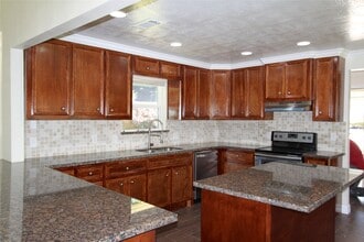 Building Photo - 4330 Regency Villa Dr