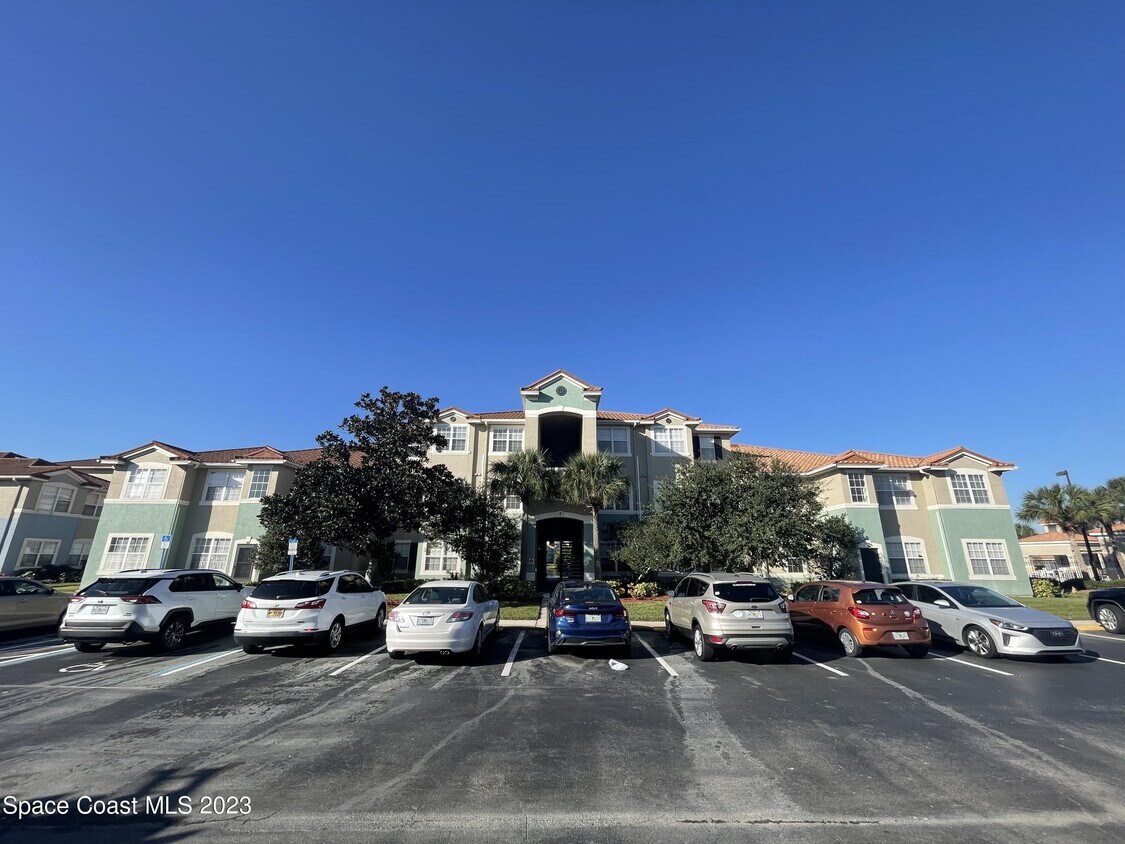 5693 Star Rush Dr Unit 301, Melbourne, FL 32940 Condo for Rent in