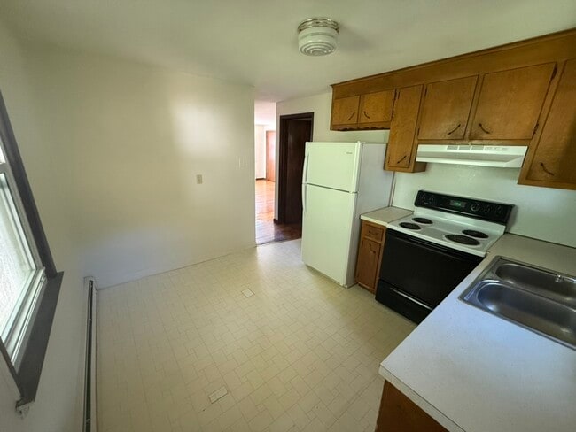 Building Photo - 372 Park St