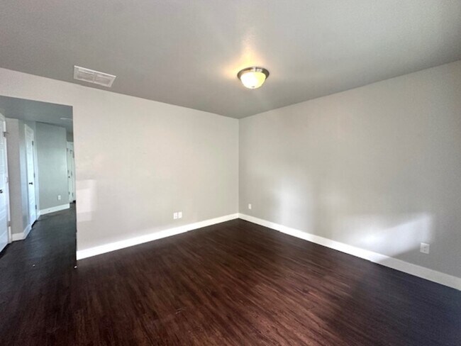 Foto del edificio - 385 480 W