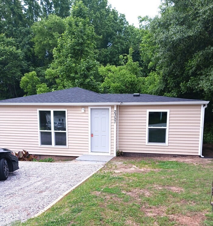 Primary Photo - Two bedroom house in Lancaster SC availabl...