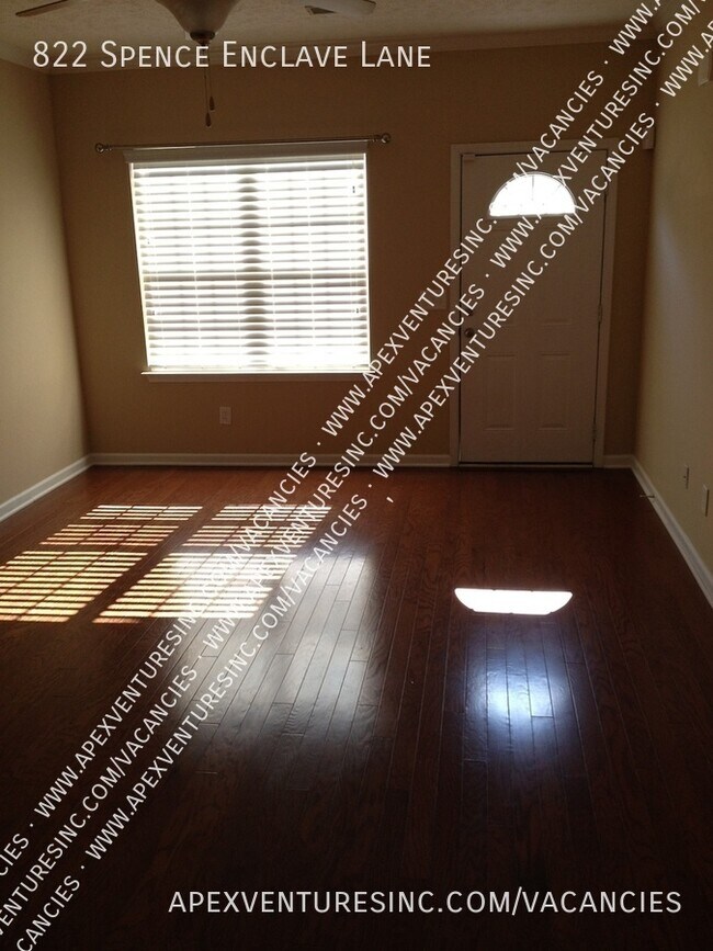 Foto del edificio - 822 Spence Enclave Ln