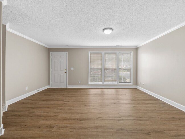 Building Photo - Newly Renovated 2BR, 2.5 BA in Greer SC