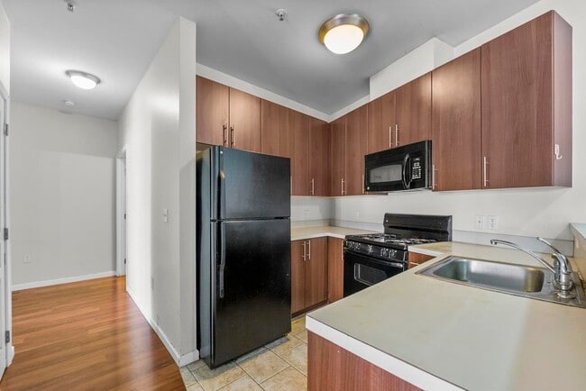 Building Photo - 845 Newark Ave