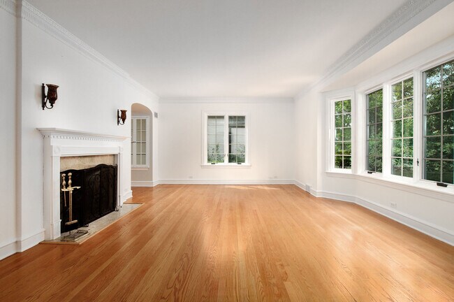 Building Photo - 9445 Avers Ave