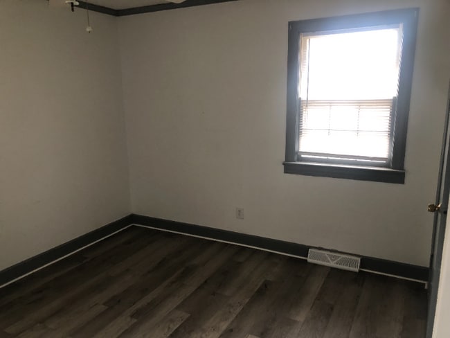 Building Photo - 7613 Hwy 58