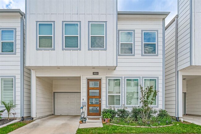 Foto del edificio - 9015 Lonestar Creekbend Ln
