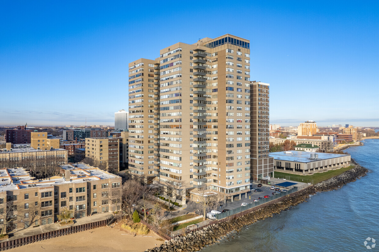 Primary Photo - Shoreline Towers Condominiums