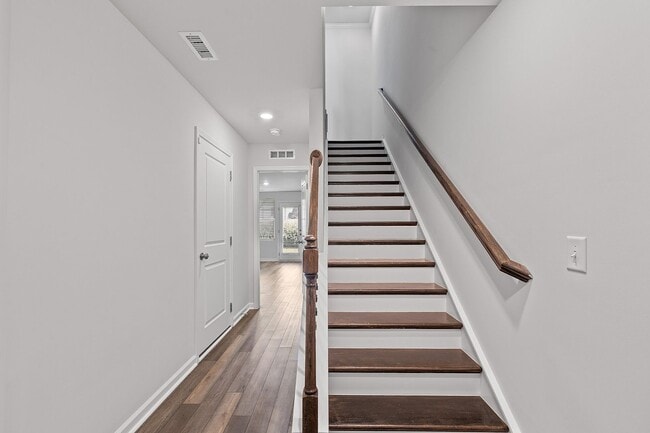 Building Photo - **Spacious 3bd/3ba Townhome in Raleigh**
