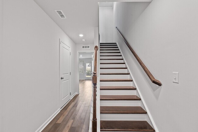 Foto del edificio - **Spacious 3bd/3ba Townhome in Raleigh**