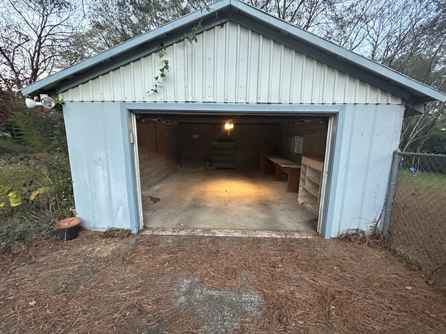 Detached Garage - 710 10th St N