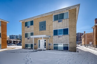 Building Photo - 9606 Golf Terrace