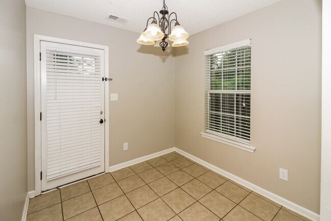 Building Photo - 7317 Green Ash Dr