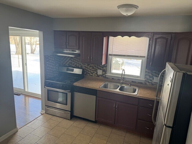 Building Photo - Move-In Ready 3Br 2Ba