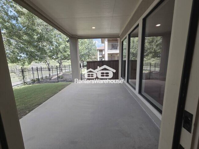 Foto del edificio - FOR RENT - MOVE IN READY in the highly sou...