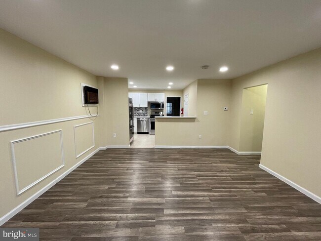 Building Photo - 9 Dixfield Ave