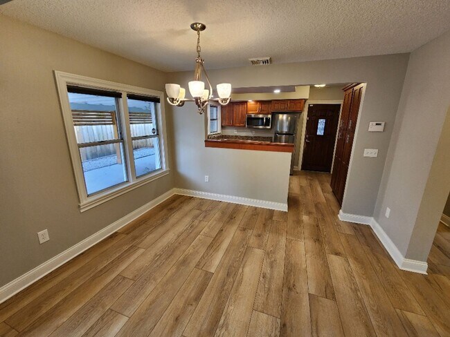 Foto del edificio - Lovely 3 Bedroom 1 Bath Home