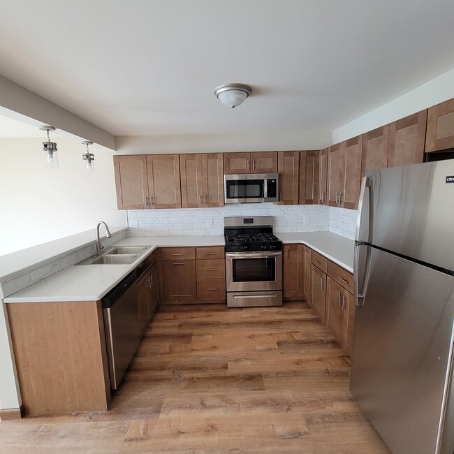 Kitchen - 613 Reserve Rd