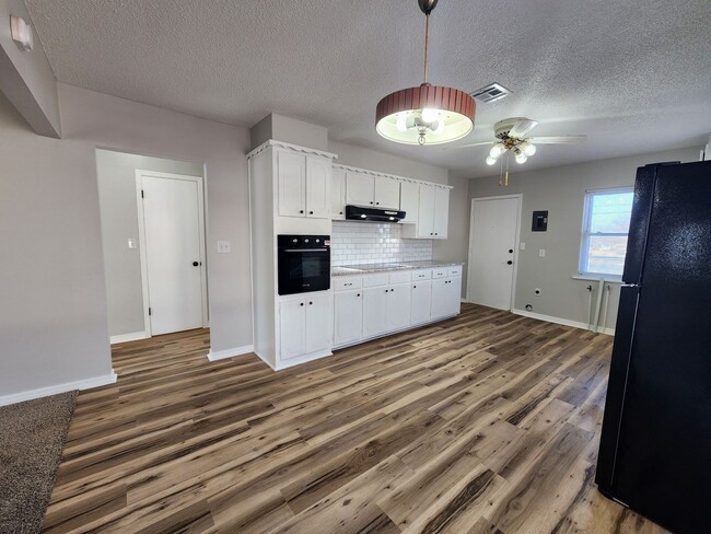 Building Photo - Cute 2 bed 1 bath house in Shawnee