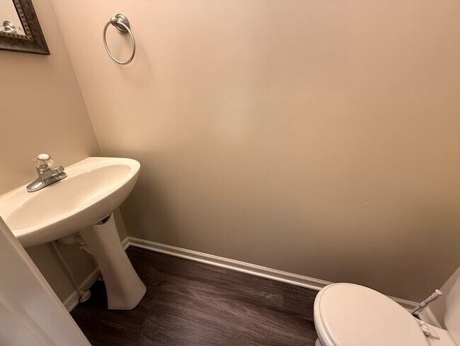 Foto del edificio - 2 Bed, 1.5 Bath Renovated Townhome!