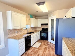 Building Photo - 1801 Brittany Ln
