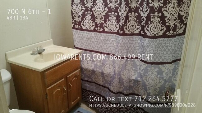 Building Photo - 700 N 6th-1