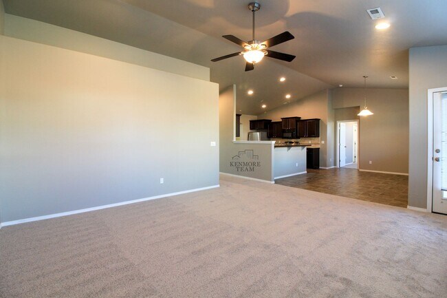 Building Photo - 4 Bedroom, 2 Bath Home in West Richland
