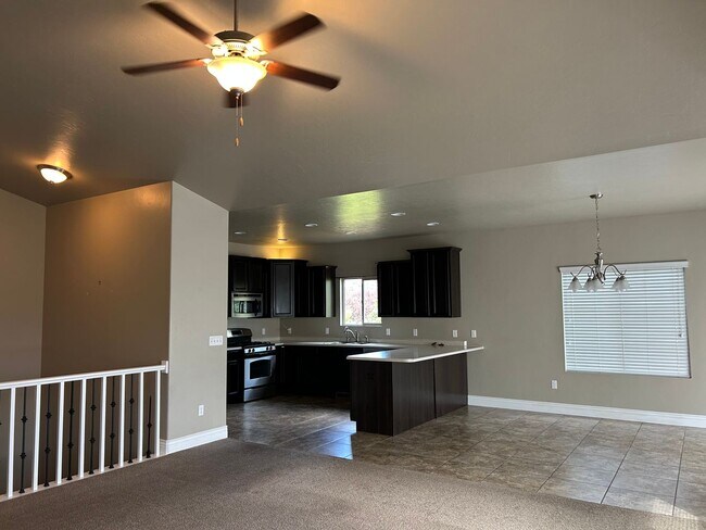 Foto del edificio - Lakeview Drive Home