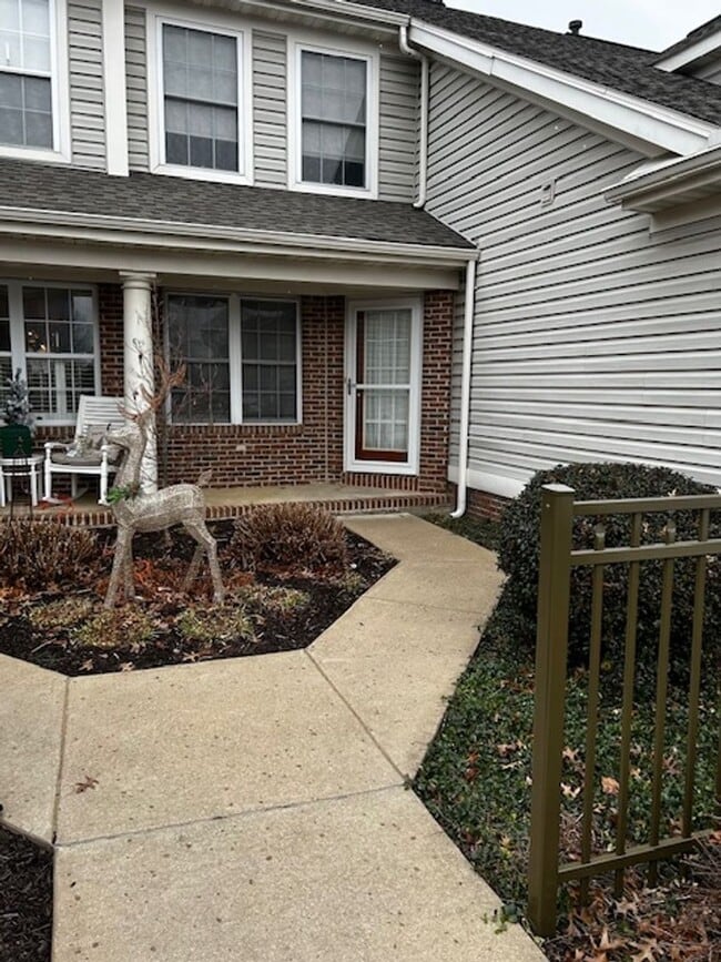 Building Photo - Beautiful 2 Bedroom, Loft 1 1/2 Bath Townhome Wyomissing