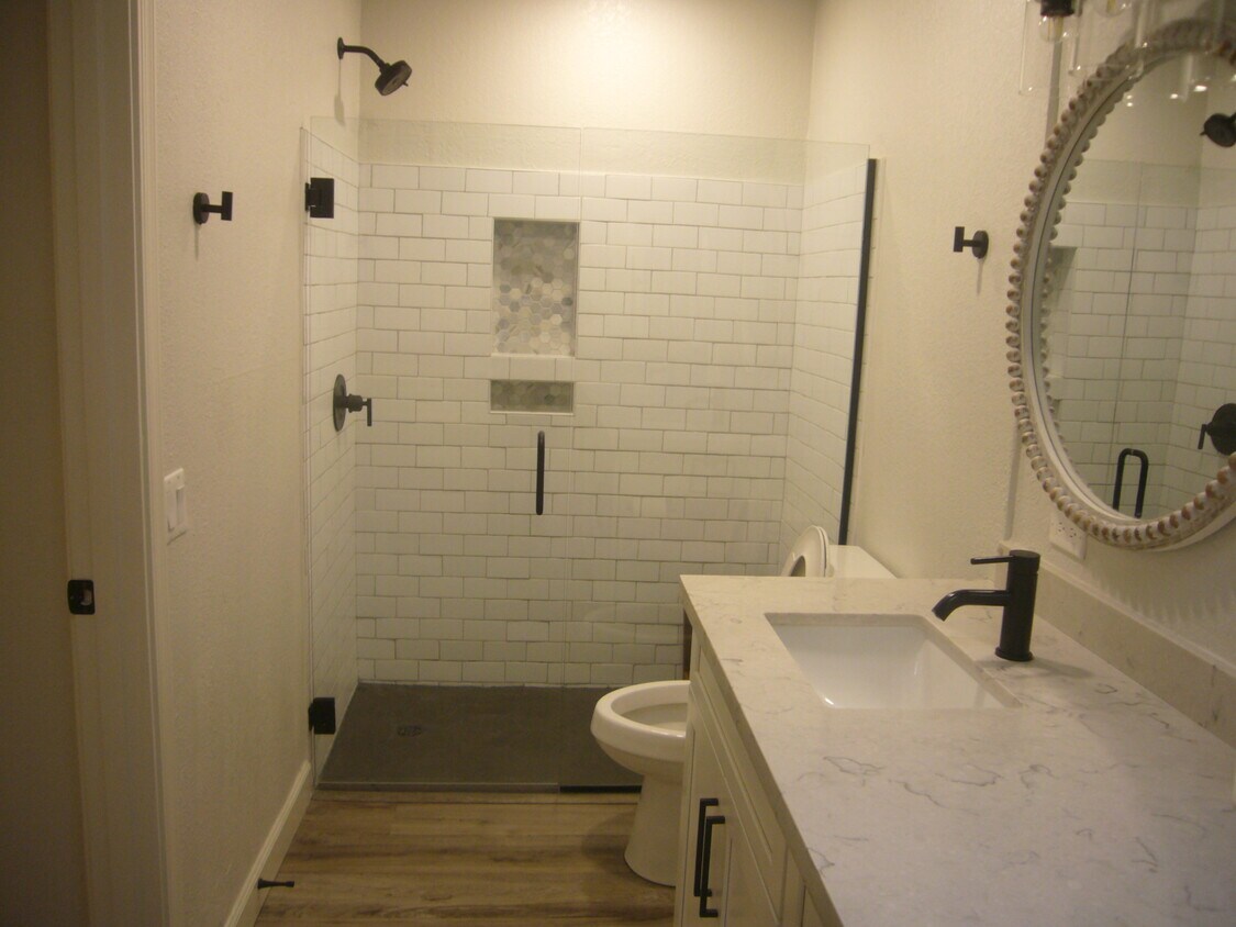 Foto principal - 2146 W Isabella Ave