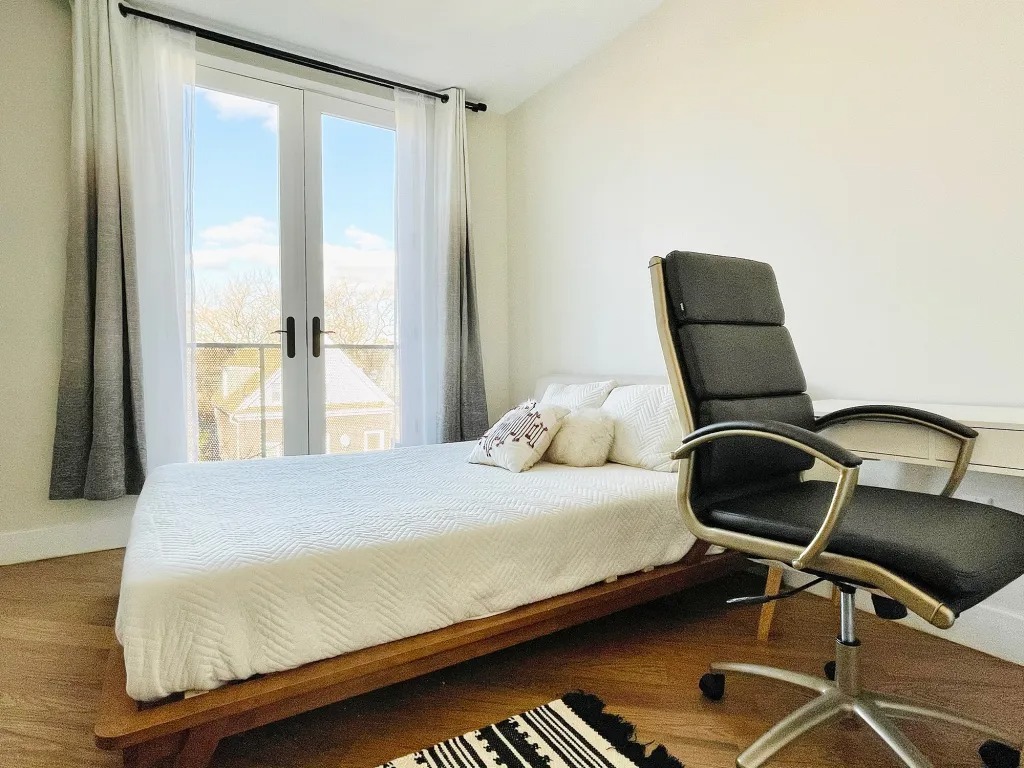 Furnished room/NOT APARTMENT - Furnished room/NOT APARTMENT