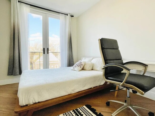 Furnished room/NOT APARTMENT - Furnished room/NOT APARTMENT