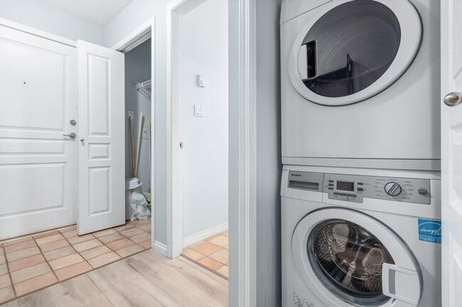 Building Photo - 3335 W 4th Ave