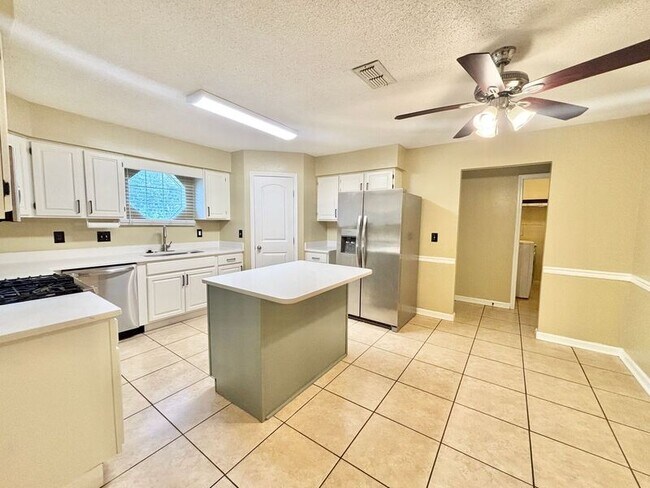 Building Photo - 1437 Little Creek Dr