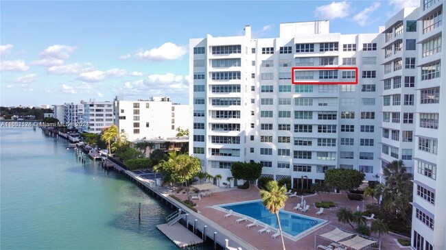 Foto del edificio - 9102 W Bay Harbor Dr