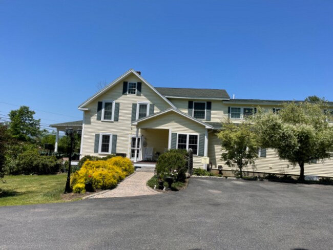 Foto del edificio - 66 Pease Rd