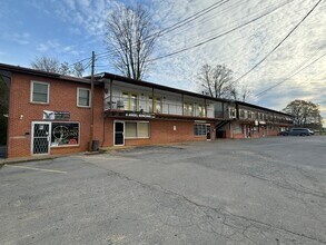 Building Photo - 404 W Jackson Blvd