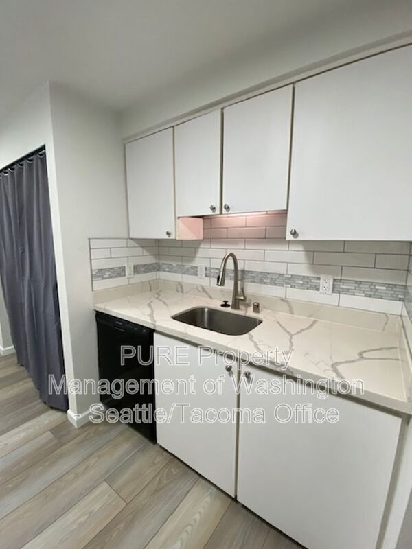 Building Photo - 7501 Ruby Dr SW