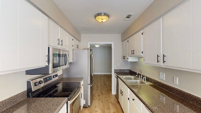 Building Photo - 2421 Julie Ct