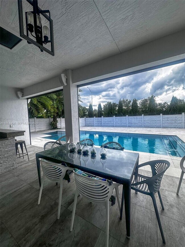 Foto del edificio - 14680 SW 17th St