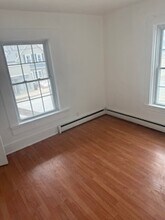 Building Photo - 298 Pine St