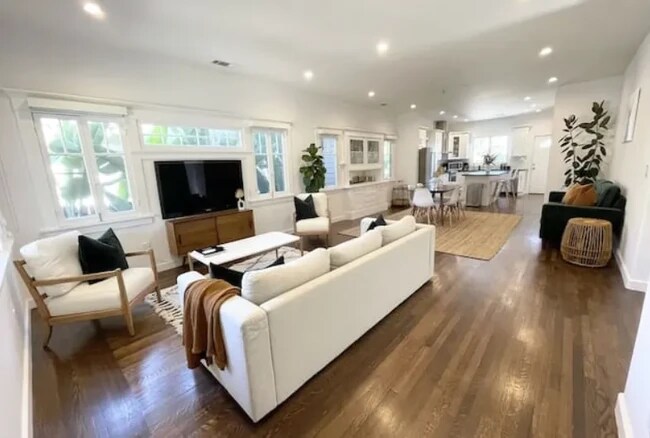 Foto del edificio - 3218 W 27th St