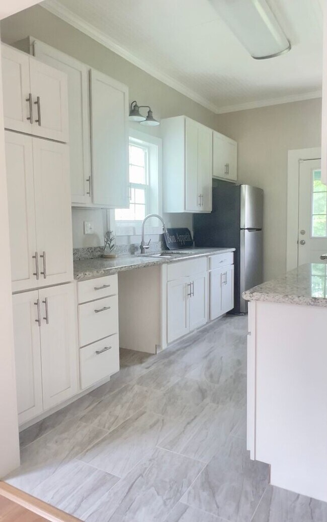 Foto del edificio - RENTAL AVAILABLE- 3 BED 3 BATH CLOSE TO CAMPUS