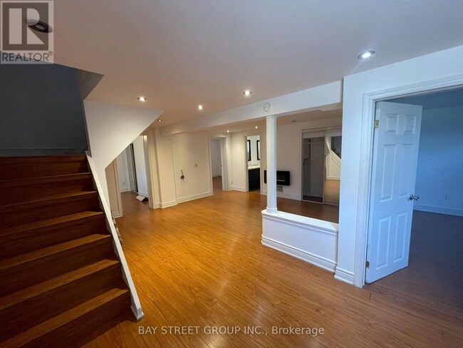 Building Photo - 469 Lynett Crescent