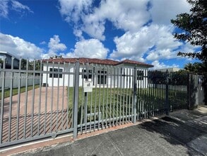 Building Photo - 1233 SW 17th Terrace