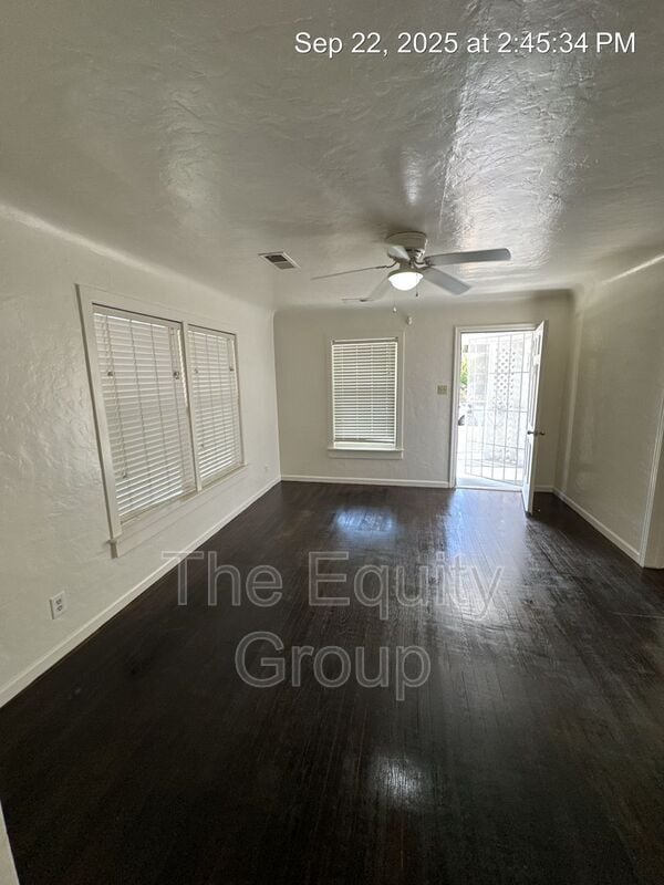 Building Photo - 1006 N Conyer St