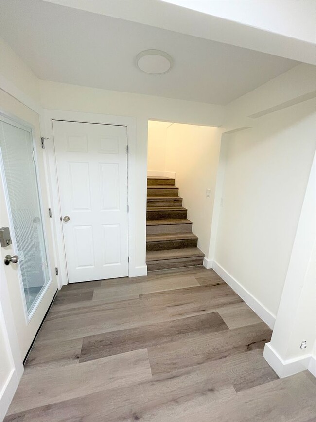 Building Photo - 3036 Monsarrat Ave