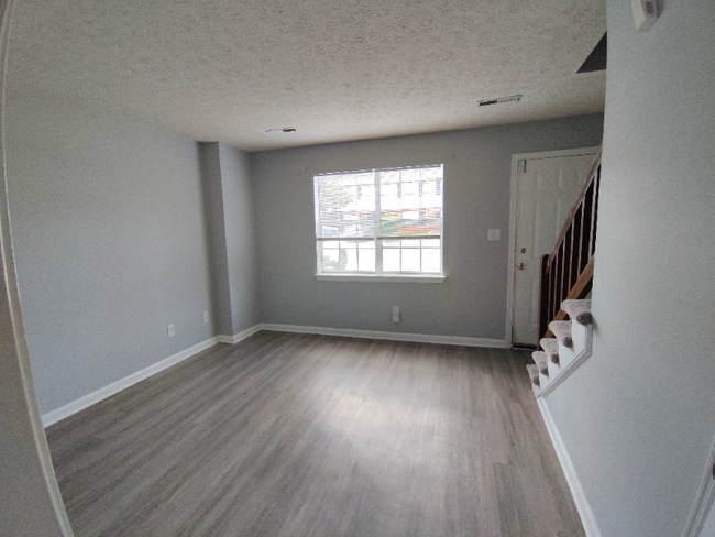 Building Photo - 25 Fonda Dr