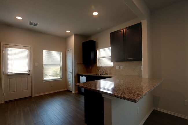 Building Photo - 2091 Olivia Dr