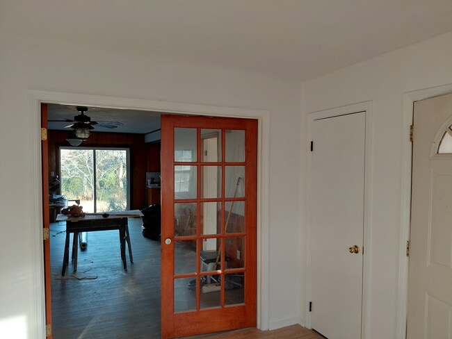 Building Photo - 117 Riverside Dr